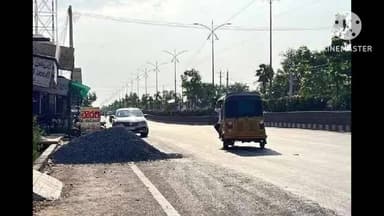 ఖమ్మం అర్బన్: గోపులాపురం శివారులోని హైవే రోడ్డుపై కంకర కుప్ప వాహనాదారులకు ఇబ్బందులు