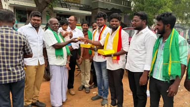 சாத்தான்குளம்: பொத்தகாளன்விளையில் தமிழக முதல்வராக ஜோசப் விஜய் பொறுப்யேற்ற நிலையில் விவசாய சங்கம் தவெக பொறுப்பாளர்கள் பட்டாசு வெடித்து இனிப்பு வழங்கி கொண்டாட்டம்