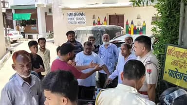 डूंगरपुर: शहर कंधार वाड़ी वार्ड में रविवार को जलदाय विभाग को नल का एक वाल लगाने के लिए पुलिस का सहारा लेना पड़ा