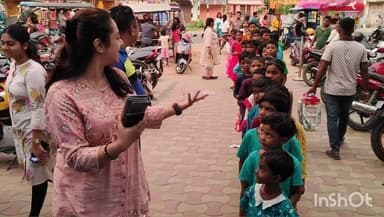 বালুরঘাট: পছন্দের পোশাকে রঙিন মাতৃদিবস, বালুরঘাটের শপিং মলে অনাথ শিশুদের ভিড়
