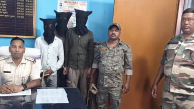 पतरातू: PVUNL प्लांट से कॉपर वायर चोरी मामले में पुलिस ने तीन अभियुक्तों को किया गिरफ्तार, पतरातु थाना में प्रेस कॉन्फ्रेंस