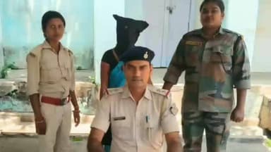 देवघर: देवघर जिले से साइबर पुलिस ने एक महिला साइबर अपराधी को गिरफ्तार किया
