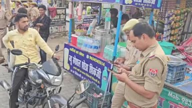 स्वार: बिलासपुर तिराहे पर पुलिस ने चलाया सघन चेकिंग अभियान, बिना हेलमेट चालकों पर की कार्रवाई