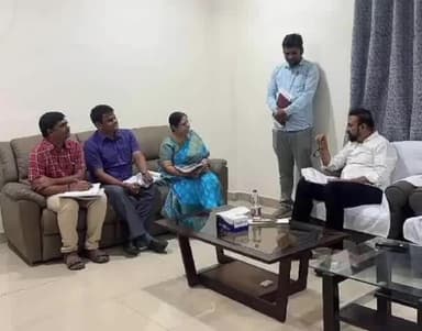 ఎల్లారెడ్డి: నియోజకవర్గంలో ఆర్టీసీ బస్సుల సమస్యలపై ఎమ్మెల్యే మదన్మోహన్ ఆర్టీసీ అధికారులతో సమీక్ష