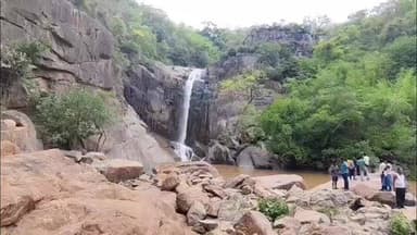 ପାରଳାଖେମୁଣ୍ଡି: ମାଙ୍କଡଡିଆଁ ଜଳ ପ୍ରପାତରୁ ପର୍ଯ୍ୟଟକଙ୍କ ମୃତ ଦେହ ଉଦ୍ଧାର