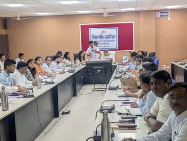 लोक स्वास्थ्य यांत्रिकी विभाग मंत्री एवं जिले की प्रभारी मंत्री श्रीमती संपतिया उइके द्वारा विभागीय समीक्षा बैठक लेकर आव...