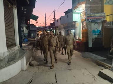 #SPBallia श्री ओमवीर सिंह के निर्देशन में जनपद में शांति व्यवस्था एवं कानून व्यवस्था बनाए रखने तथा आमजन में सुरक्षा का भ...