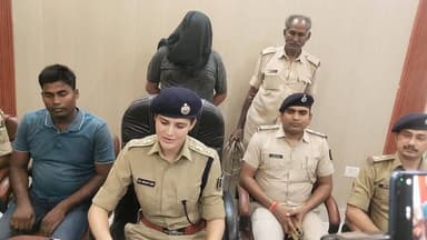 #अरवल पुलिस की बड़ी कामयाबी कुर्था थाना से चोरी गई स्कूल बस प्रशासन ने किया बरामद
#sadathospitalarwal #sadharichauki #...