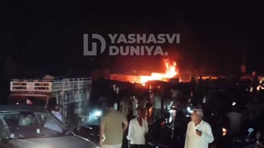सीतामऊ बस स्टैंड पर भीषण आग का तांडव!
उदिया किराना स्टोर्स में लगी आग ने विकराल रूप ले लिया है। पुलिसकर्मी पानी के टैंकर...