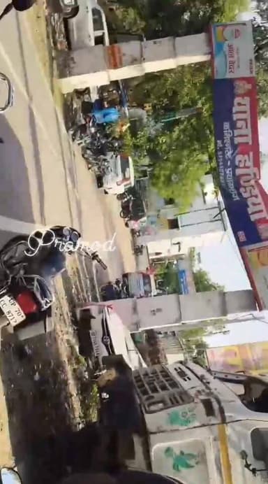 प्रयागराज के हंडिया थाना क्षेत्र अंतर्गत बिरापुर निवासी विनोद यादव (लगभग 40 वर्ष) की अज्ञात वाहन की टक्कर से मौत हो गई। ...