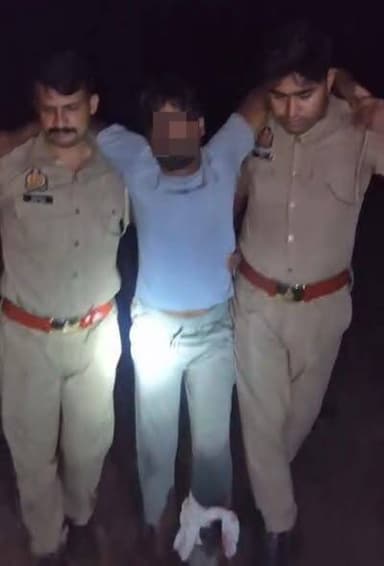 पिहानी पुलिस की मुठभेड़ में दो शातिर चोर गिरफ्तार, चोरी के जेवर और तमंचे बरामद
हरदोई। थाना पिहानी पुलिस ने चोरी की घटना...