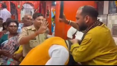 #बिहार के #शिक्षा_मंत्री मंदिर में पूजा अर्चना करने पहुंचे, पंडित जी ने ऐसा किया झाड़-फूंक की वीडियो हो गया वायरल।