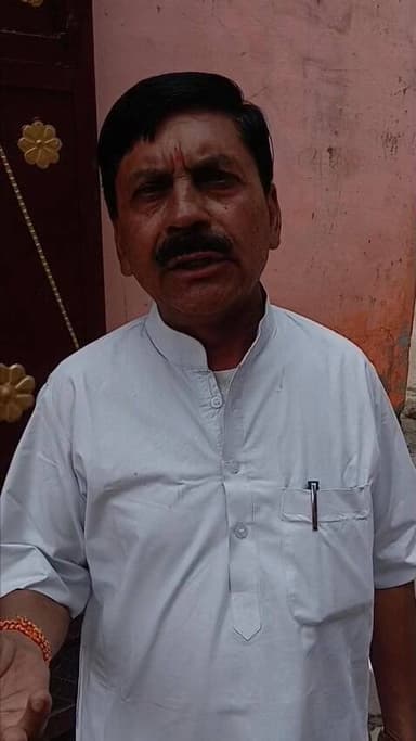 हाल ही में एक सोशल मीडिया पर वीडियो वायरल हो रहा है जिसमें एक युवक एक धर्म विशेष पर टिप्पणी कर रहा है जिससे धर्म प्रेमि...