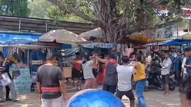 जगदीशपुर: जवाहरलाल नेहरू मेडिकल कॉलेज अस्पताल के गेट के पास चाय दुकानदारों में जमकर चले लाठी-डंडे