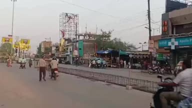 बलौदाबाज़ार: बलौदाबाजार में डिवाइडर निर्माण पर छिड़ी बहस, नगर पालिका ने कहा- यातायात सुधार जरूरी, व्यापारियों ने किया विरोध