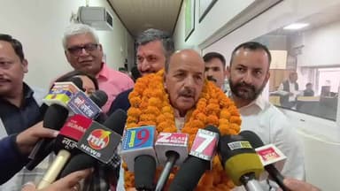शिमला ग्रामीण: चमियाना जिला परिषद वार्ड से कांग्रेस समर्थित उम्मीदवार भूपेंद्र कंवर ने समर्थकों के साथ भरा नामांकन, मंत्री रहे उपस्थित