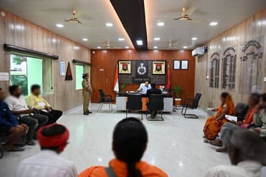 #SSP_अयोध्या द्वारा वरिष्ठ पुलिस अधीक्षक कार्यालय में जनता की समस्याओं को सुनकर यथा संभव मौके पर ही निस्तारित किया गया व...