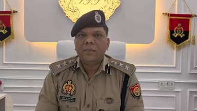 थाना जलालपुर अन्तर्गत त्रिलोचन महादेव मंदिर के समीप एक वाहन के टक्कर से 05 लोग घायल हो गए थे, जिन्हे उपचार हेतु अस्पताल ...