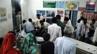 पुनासा: मुंदी में तेज रफ्तार बाइक का कहर: टहल रहे डॉक्टर और बेटी को मारी टक्कर, तीन घायल