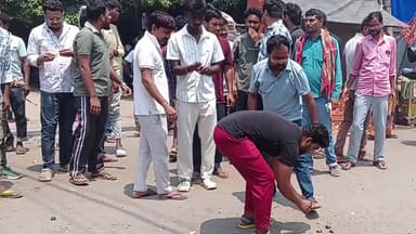 बरहरुवा: झारखंड के पूर्व मंत्री आलमगीर आलम की जमानत पर कार्यकर्ताओं ने पटाखे फोड़े और मिठाइयां बांटी