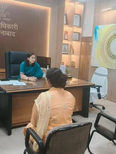 जनता दरबार में 22 आवेदनों की हुई सुनवाई, समयबद्ध समाधान का दिया गया आश्वासन
जहानाबाद :
जिला प्रशासन द्वारा आमजनों की समस...