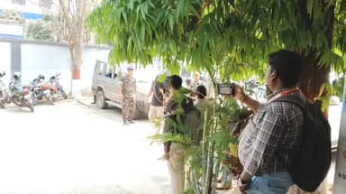 देवघर: देवघर पुलिस ने मोबाइल झपटमार और साइबर अपराध करने वाले चार अपराधियों को गिरफ्तार किया