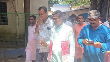 সিউড়ি ১: বীরভূম জেলা পরিষদে লাগানো থাকা প্রাক্তন মুখ্যমন্ত্রী ছবি খুলে দিয়ে, ভারতমাতা ও প্রধানমন্ত্রীর ছবি লাগানো হলো