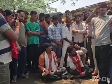 सिमरी: सिमरी में नाली और सड़क निर्माण न होने से जलजमाव, सामाजिक कार्यकर्ता बैठे, प्रशासनिक महकमे में हड़कंप