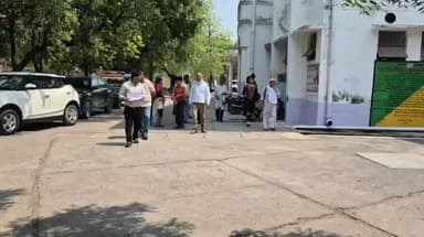 महोबा: कलेक्ट्रेट में शिक्षिका ने डीएम से न्याय की गुहार लगाई, सोशल मीडिया पर बदनाम करने का लगाया गंभीर आरोप