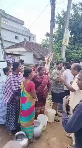 ఖాళీ బిందెలతో కత్తిపూడి హైవేపై మహిళలు నిరసన