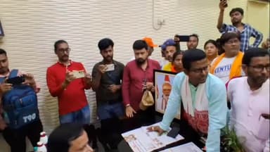 সিউড়ি ১: সিউড়ি পৌরসভাতে চেয়ারম্যানের সঙ্গে দেখা করলেন ও ভারতমাতা ও প্রধানমন্ত্রী ছবি লাগালো বীরভূম জেলা বিজেপির পক্ষ থেকে