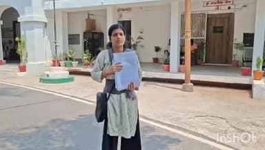 उरई: बस हादसे में महिला कंडक्टर की रीढ़ की हड्डी टूटी, नौकरी से निकाले जाने पर डीएम से न्याय की गुहार लगाई