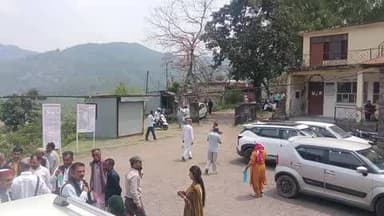 dadahu मैं भरे गए बीडीसी फॉर्म आज बहुत ज्यादा भीड़ थी तहसील में