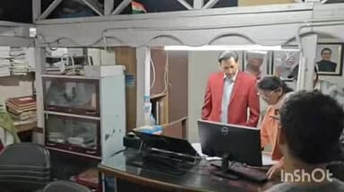 नैनीताल: कुमाऊं आयुक्त दीपक रावत ने एसडीएम तहसील और निबंधन कार्यालय का निरीक्षण किया, 143 के लंबित प्रकरणों पर हुई कार्यवाही