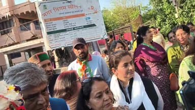 #solanlive.........सोलन नगर निगम वार्ड नंबर 9 में कांग्रेस प्रत्याशी मीनाक्षी शर्मा का चुनावी प्रचार हुआ तेज
#Solan #S...