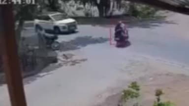 छाता: थाना छाता के तरौली गांव के समीप हुए सड़क हादसे का CCTV फुटेज आया सामने, सोशल मीडिया पर हो रहा वायरल, खतरनाक एक्सीडेंट