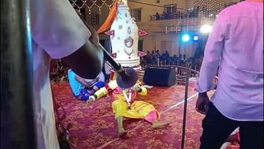 ಶಿಡ್ಲಘಟ್ಟ: ತಾಲ್ಲೂಕಿನ ದಿಬ್ಬೂರಹಳ್ಳಿಯಲ್ಲಿ ಅದ್ದೂರಿ ಕರಗ ಮಹೋತ್ಸವ ನಡೆಯಿತು