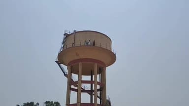 टिब्बी: कुलचंद्र में 23 घंटे बाद टंकी से उतरे किसान, प्रशासन ने खाला पुनर्निर्माण का भरोसा दिया