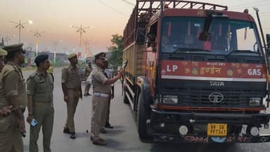 पुलिस अधीक्षक कुशीनगर के निर्देशन में यातायात पुलिस द्वारा विशेष अभियान के तहत शराब पीकर वाहन चलानें वालों के विरूद्ध व ...