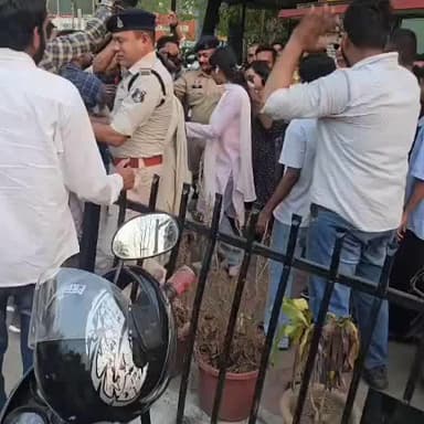 रायपुर: सोम देवांगन के भाई रॉकी ने पुलिस को छत्तीसगढ़ियों को गवार कहा