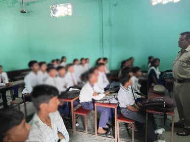 #SPSambhal @Krishan_IPS के निर्देशन में मिशन शक्ति टीम महिला थाना द्वारा DM मेमो0 स्कूल, रसूलपुर थाना रजपुरा क्षेत्रांतर...