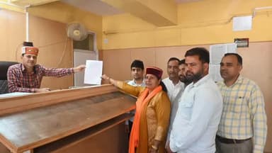 सरकाघाट: सरकाघाट में नामांकन के अंतिम दिन जिला परिषद के लिए 11 और पंचायत समिति के लिए 50 पर्चे किए गए दाखिल