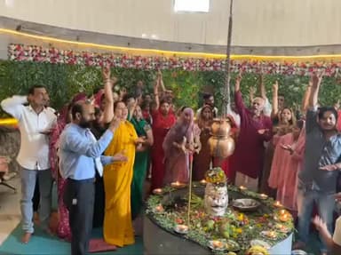 पोरसा: मुक्तिधाम महाकाल मंदिर में गूंजा “ॐ नमः शिवाय”, विश्व शांति के लिए हुआ विशेष औषधि महा अभिषेक