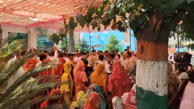 सफाई कर्मचारियों के बीच अचानक पहुँच गए मेयर,जमकर हुआ विरोध,वीडियो वायरल #mayor #rohtakmdu #congress