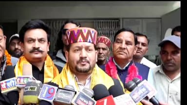 कुल्लू: नामांकन के अंतिम दिन ढोल नगाड़ों के साथ पहुंचे प्रत्याशी, कुल्लू में पांच वार्डों से 28 उम्मीदवार चुनावी मैदान में