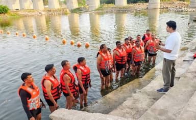 प्राकृतिक आपदाओं से निपटने हेतु विशेष प्रशिक्षण कार्यक्रम प्रारम्भ
---
वर्षा ऋतु में संभावित प्राकृतिक आपदाओं और बाढ़ जैस...