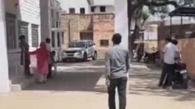बाप: स्कूल जाते समय बाइक स्लिप होने से दो शिक्षक घायल, कुत्ते के सामने आने से हुआ हादसा, जोधपुर के शेरगढ़ क्षेत्र की घटना