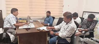 కొత్తగూడెం: ప్రోగ్రాం అధికారులతో సమావేశం నిర్వహించిన జిల్లా వైద్య శాఖ అధికారి డాక్టర్ తుకారం రాథోడ్