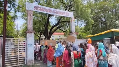 वरोरा: बेलगावमध्ये पाणीटंचाईवरून उपविभागीय कार्यालयासमोर ठिय्या आंदोलन; महिलेने टॉवरवर चढून केला निषेध