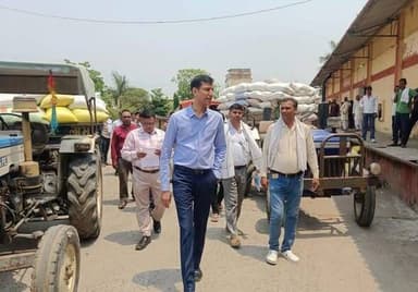 गेहूं खरीदी केंद्र का कलेक्टर ने किया औचक निरीक्षण------
#जौरा विकासखंड अंतर्गत गैपरा गेहूं खरीदी केंद्र का सोमवार को क...